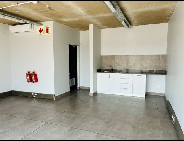561M² WAREHOUSE TO LET IN GLEN ANIL